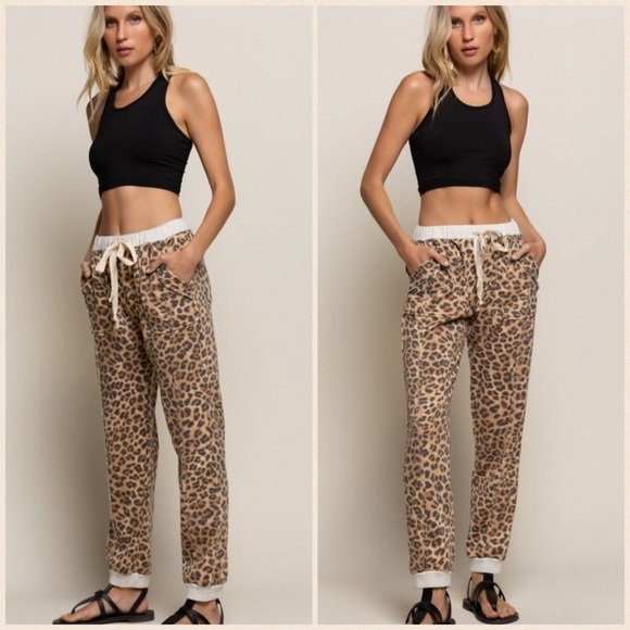 🎉HP 8/23🎉Brown Leopard Amazing Joggers - Picture 1 of 4